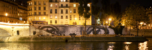 women Photo du collage, de la nuit du 22 septembre 2009 Paris.